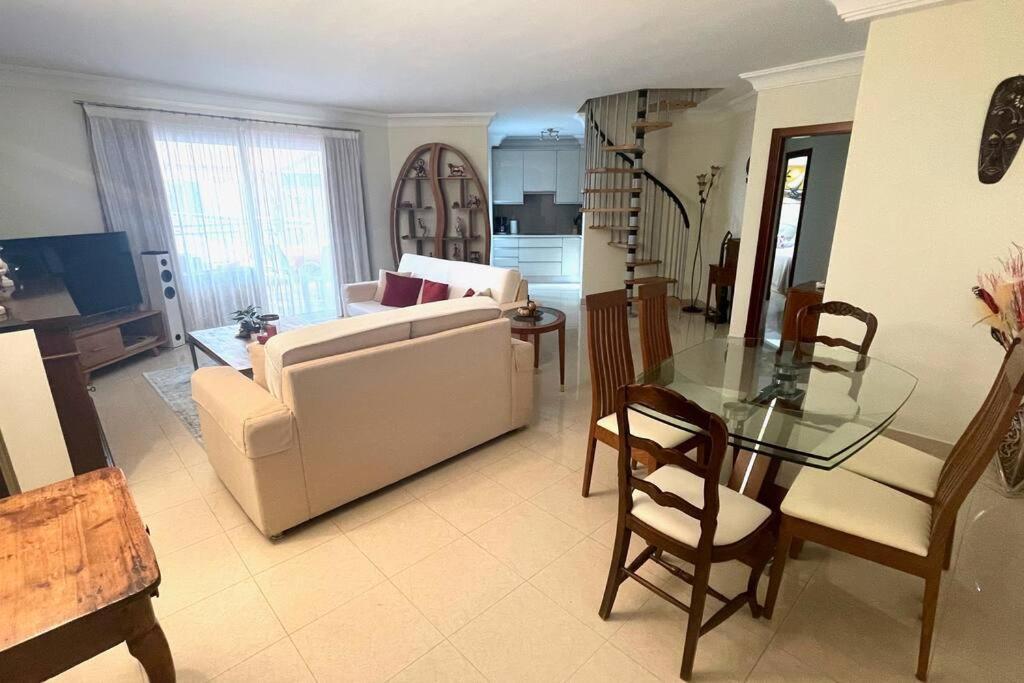 Luxurioese Duplex Ferienwohnung In Sehr Ruhiger Wohnanlage Mit Meerblick Palm-mar Dış mekan fotoğraf